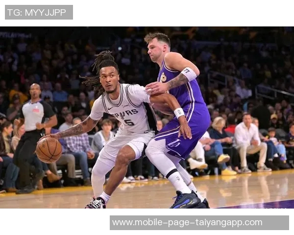 卡斯尔创队史新纪录单场至少30分10板5助命中率超65成为最年轻球员 卡斯尔创队史新纪录单场至少30分10板5助命中率超65成为最年轻球员