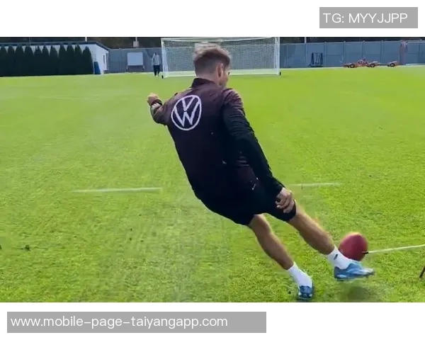 格雷茨卡社交媒体清空踢球照片引发离队猜测与近期辱骂回应 格雷茨卡社交媒体清空踢球照片引发离队猜测与近期辱骂回应