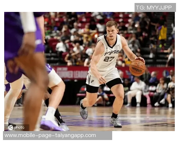 哈珀表现惊艳全场16中10砍下22分6助助力球队完成关键反超 哈珀表现惊艳全场16中10砍下22分6助助力球队完成关键反超